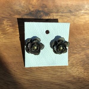 🍋 3/$25 🌿 anthro flower earrings 🌿